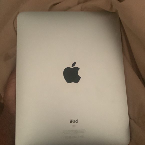 iPad - Picture 2 of 3